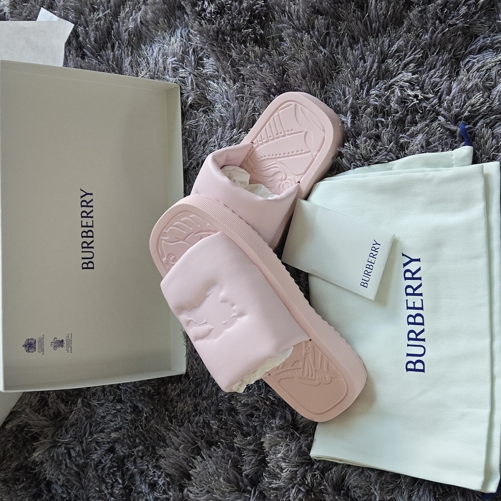 Burberry Cameo Leather Sandals